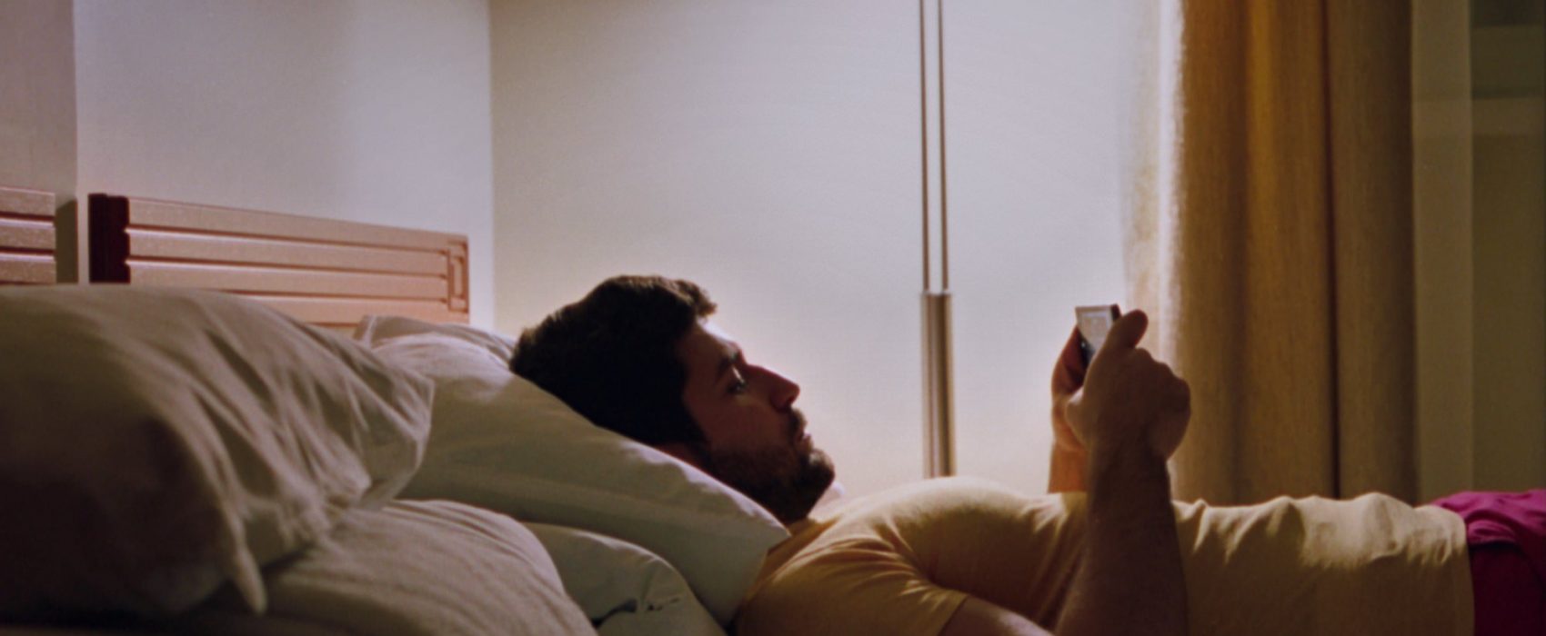 porn-habit-screen-man-guy-in-bed-phone-habit-addiction