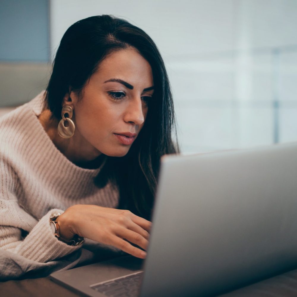 women-watching-porn-woman-computer-female-girl