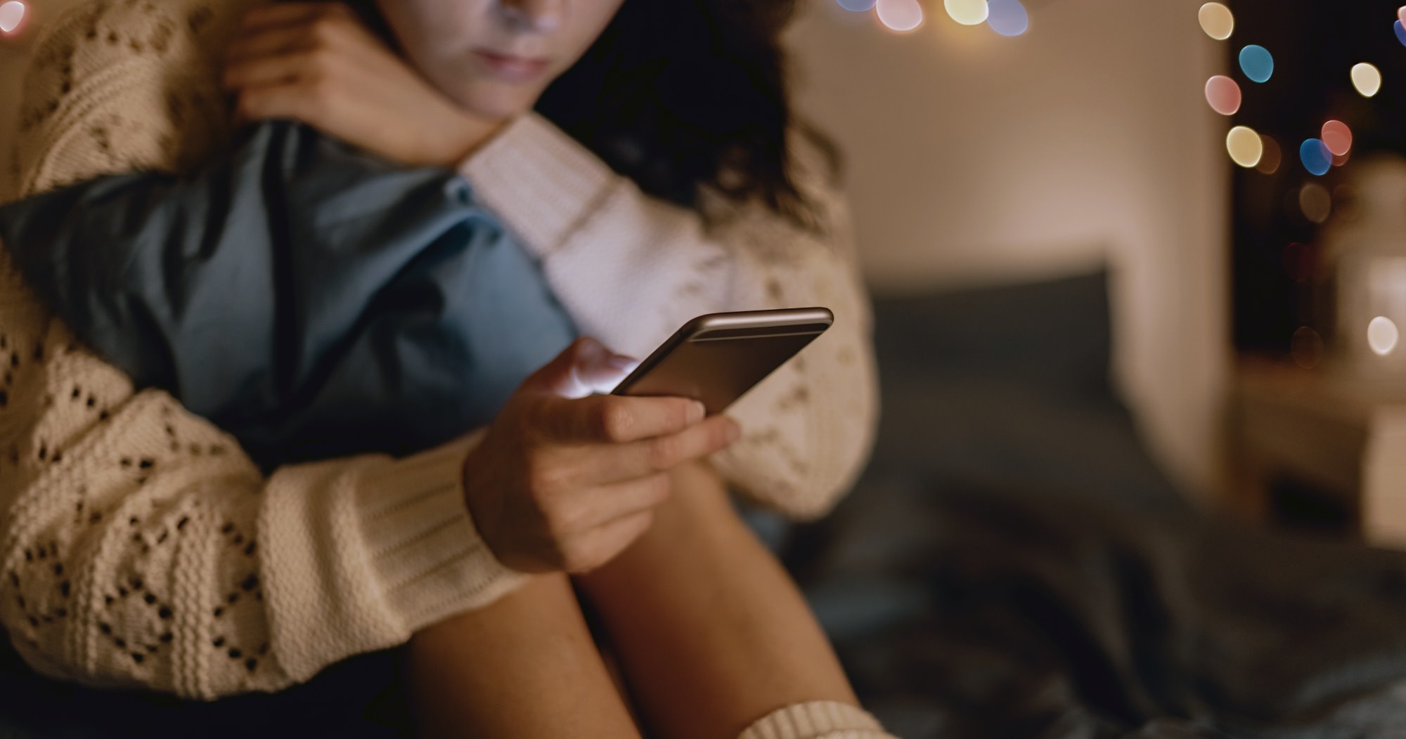 Woman Watching Porn Alone Home - Survey Finds More Than 1 in 3 Women Watch Porn at Least Once ...