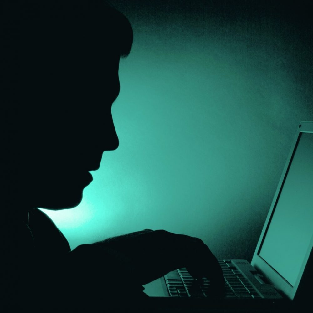 computer-man-dark-porn-kills-love-tracking-internet-activity