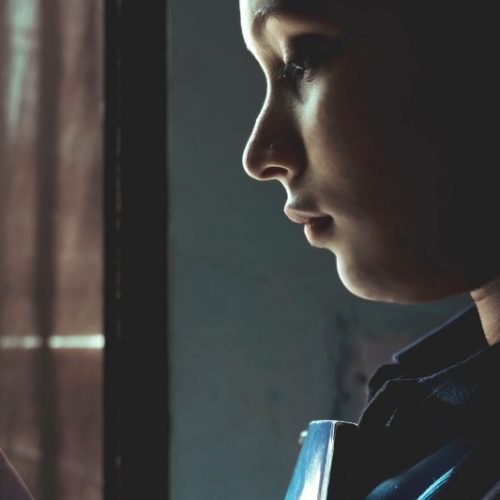 slide-into-dms-teen-what-to-do-online-predator-dark-scared-sad-girl-woman