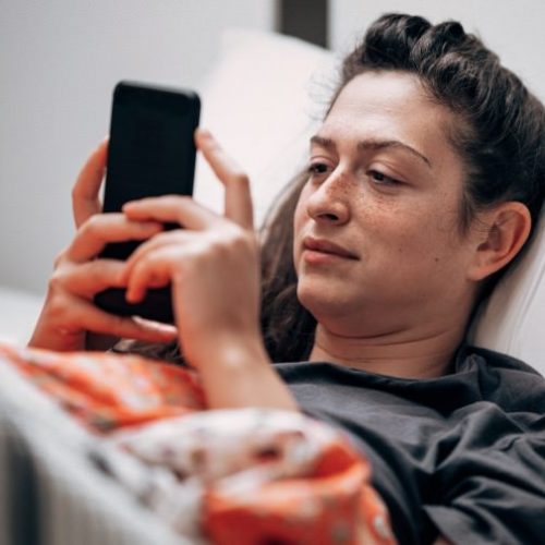 positive-side-effects-not-watching-porn-benefits-quitting-porn-woman-phone-bed-fight-the-new-drug